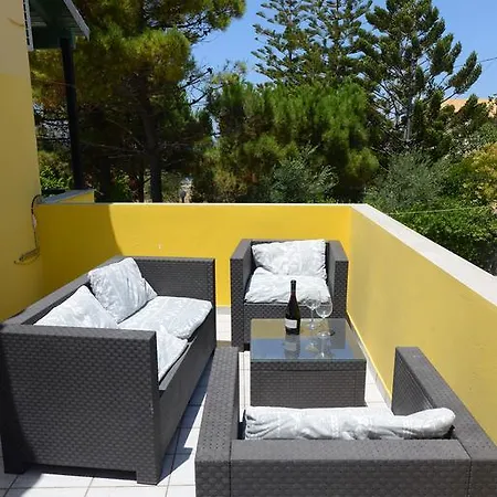 Apartament Roula's & *